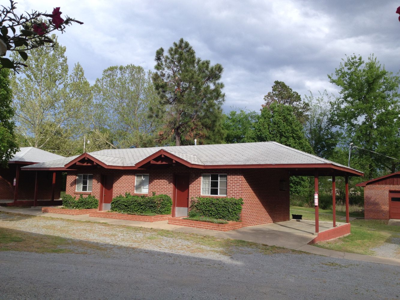 The Indian Lodge: 33700 State Highway 51, Wagoner, OK 74467